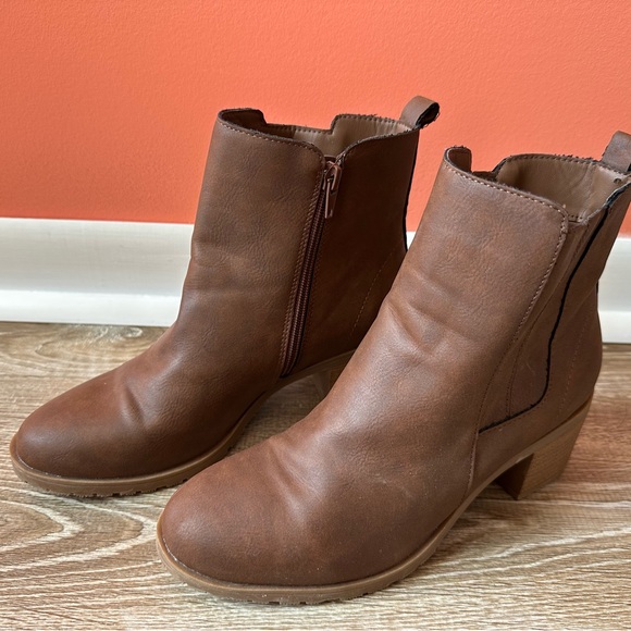 Women’s Brown Ankle Boots, Size 7 1/2 - Picture 9 of 13